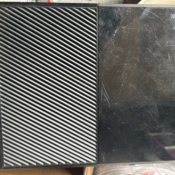 Xbox One Console - Picture 2 of 4